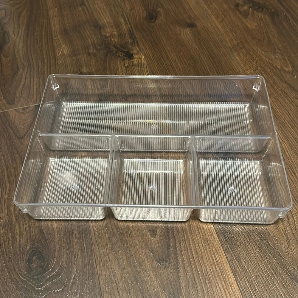 Plastic storage tray